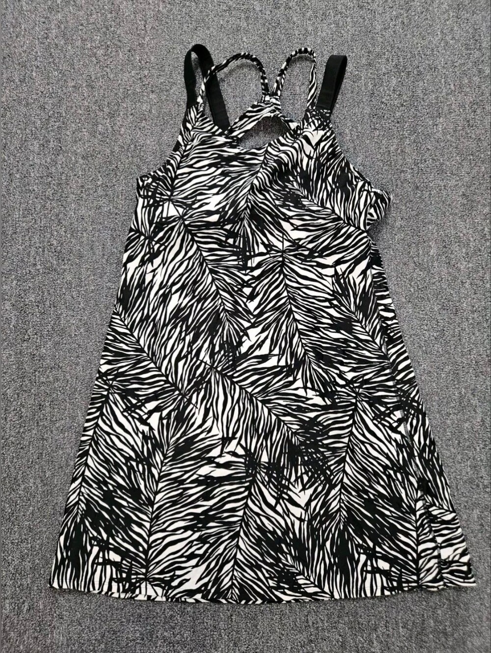 Athleta Mindelo Swim Dress Womens Black White Underwire - Size 40 B/C